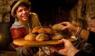 Brotbrechen zum Ritteressen